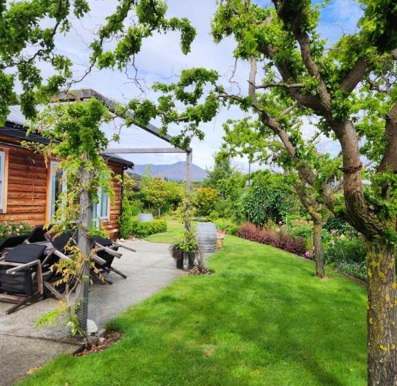 Bed and Breakfast Hikuwai Cottage