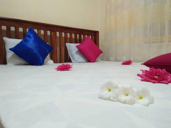 مبيت وإفطار Tharurashmi Sea Pond Villa & Surf Hostel   Hiriketiya