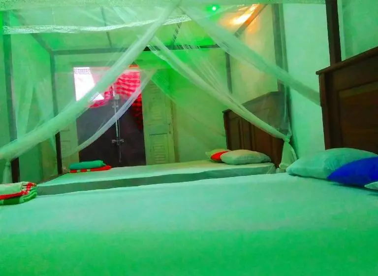 Aamiaismajoitus (B&B) Tharurashmi Sea Pond Villa & Surf Hostel   Hiriketiya