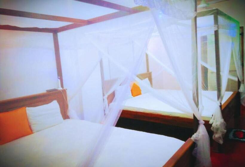 مبيت وإفطار Tharurashmi Sea Pond Villa & Surf Hostel   Hiriketiya