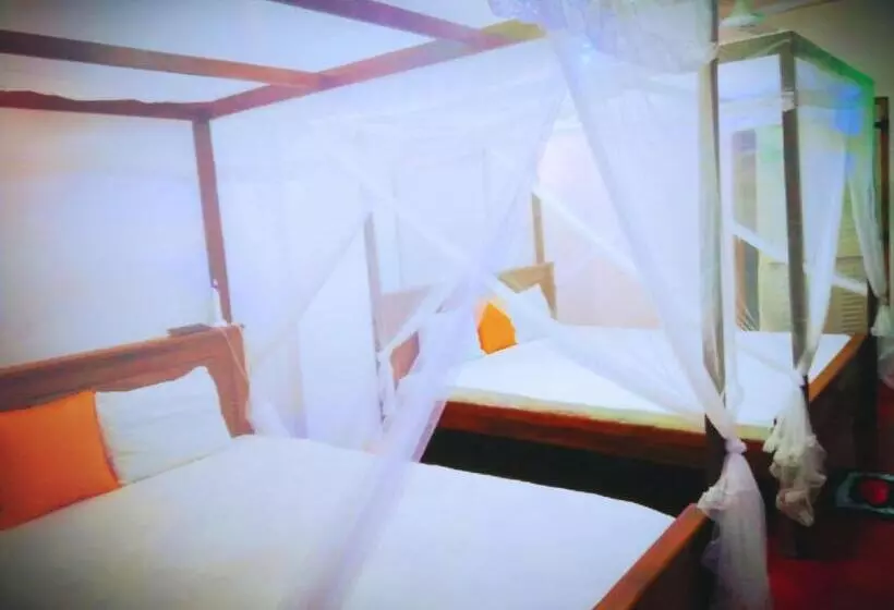 Aamiaismajoitus (B&B) Tharurashmi Sea Pond Villa & Surf Hostel   Hiriketiya