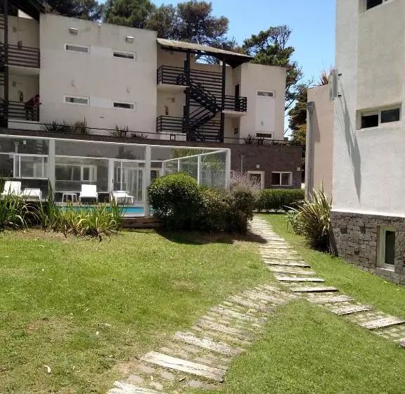 Gaviotas Apart