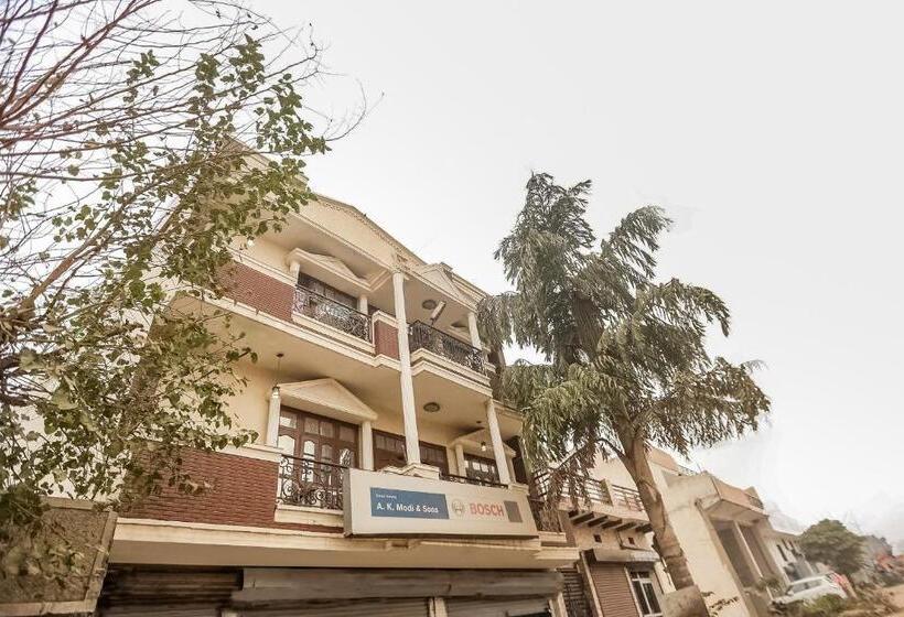 Hotel Oyo 65130 Saad Residency