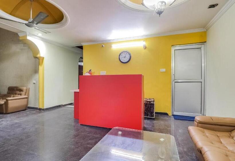 Hotel Oyo 65130 Saad Residency