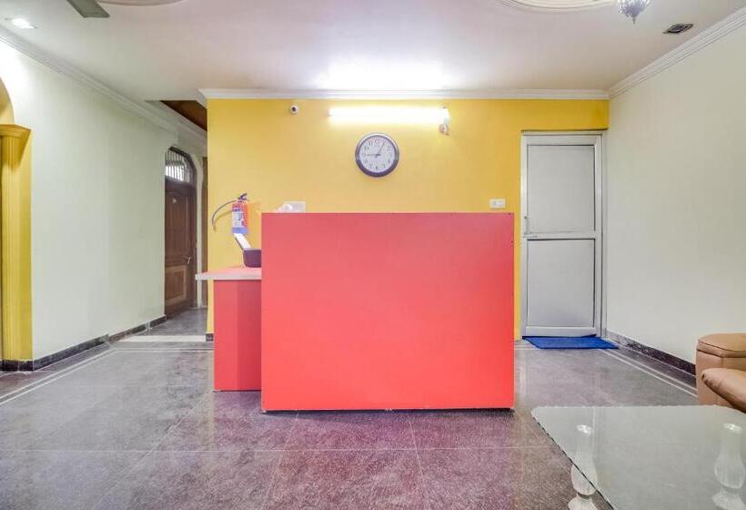 Hotel Oyo 65130 Saad Residency