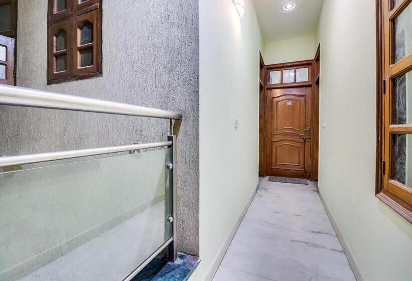 Hotel Oyo 65130 Saad Residency