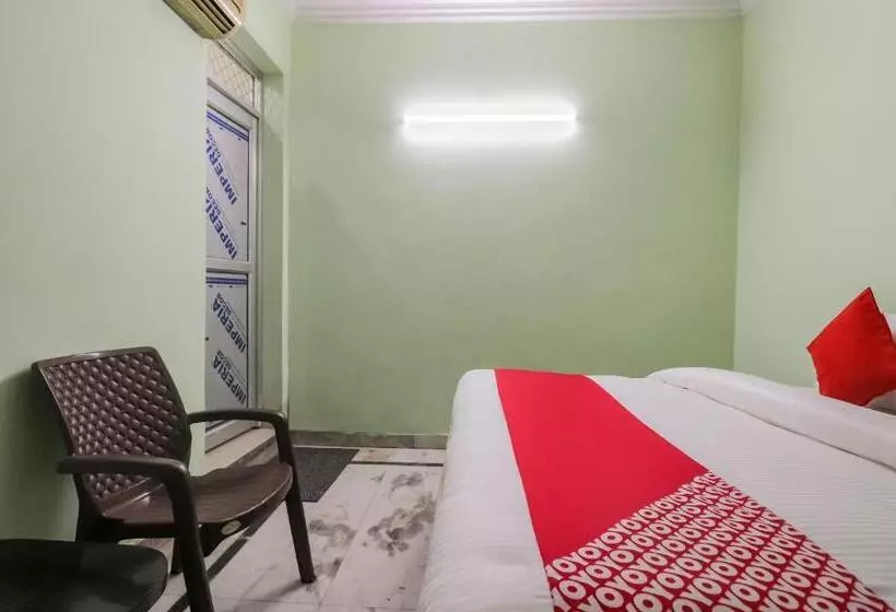ホテル Oyo 65130 Saad Residency