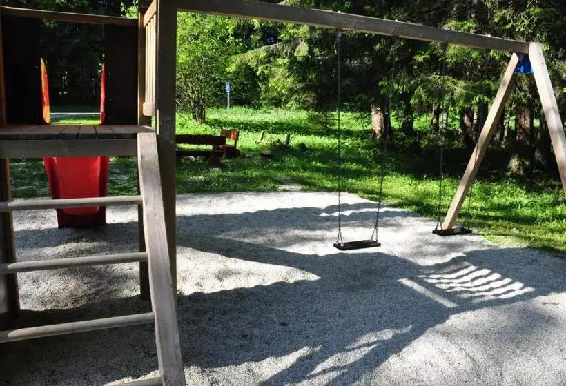 Majatalo Penzion Mezi Lesy