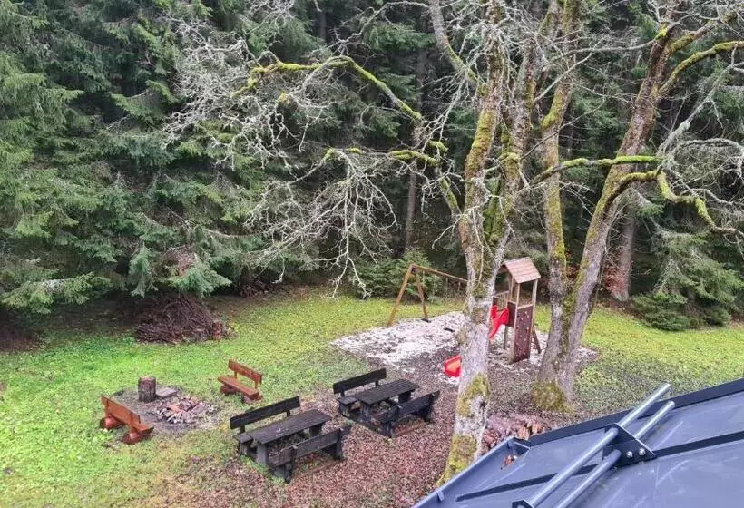 Majatalo Penzion Mezi Lesy