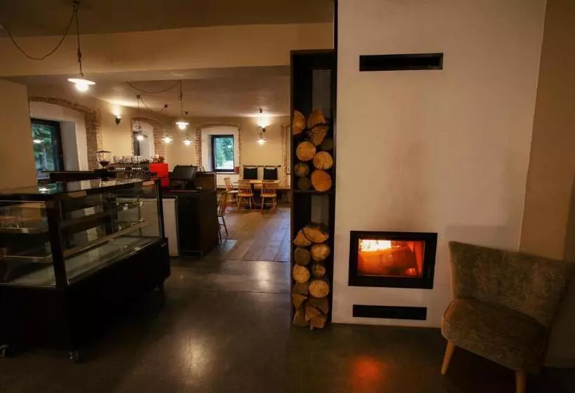 Majatalo Penzion Mezi Lesy