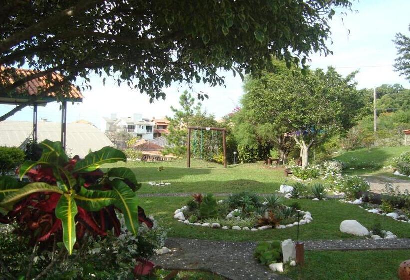 ペンション Residencial Emery Village