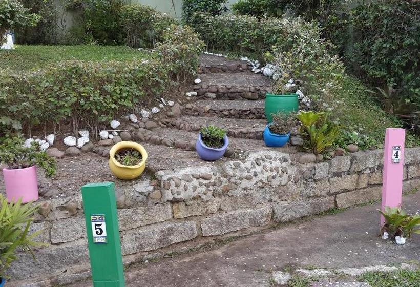 ペンション Residencial Emery Village