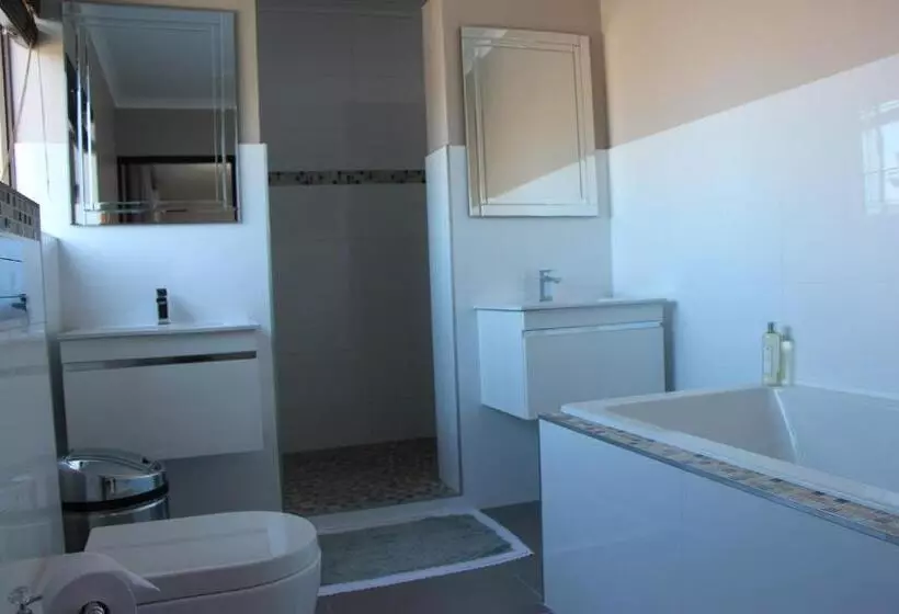 Majatalo Seaside Hermanus Guest Room