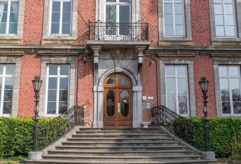Aparthotel Domaine Du Chateau De La Neuville