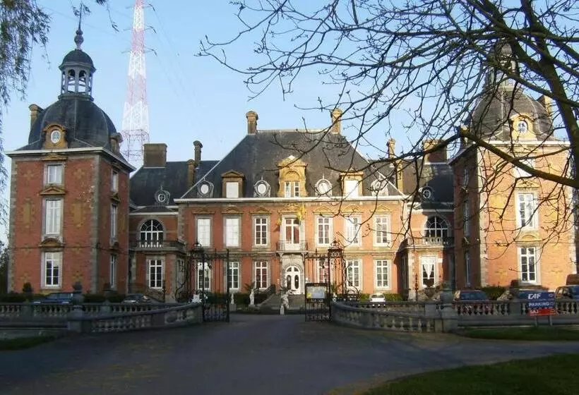 Aparthotel Domaine Du Chateau De La Neuville