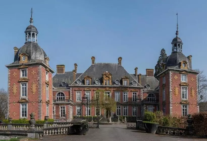 Aparthotel Domaine Du Chateau De La Neuville