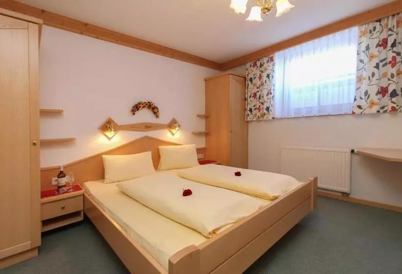 Aamiaismajoitus (B&B) Landhaus Gensbichler