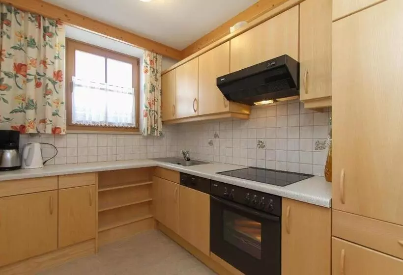 Aamiaismajoitus (B&B) Landhaus Gensbichler