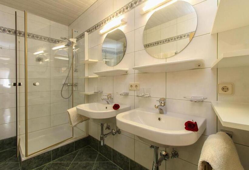 تختخواب و صبحانه Landhaus Gensbichler