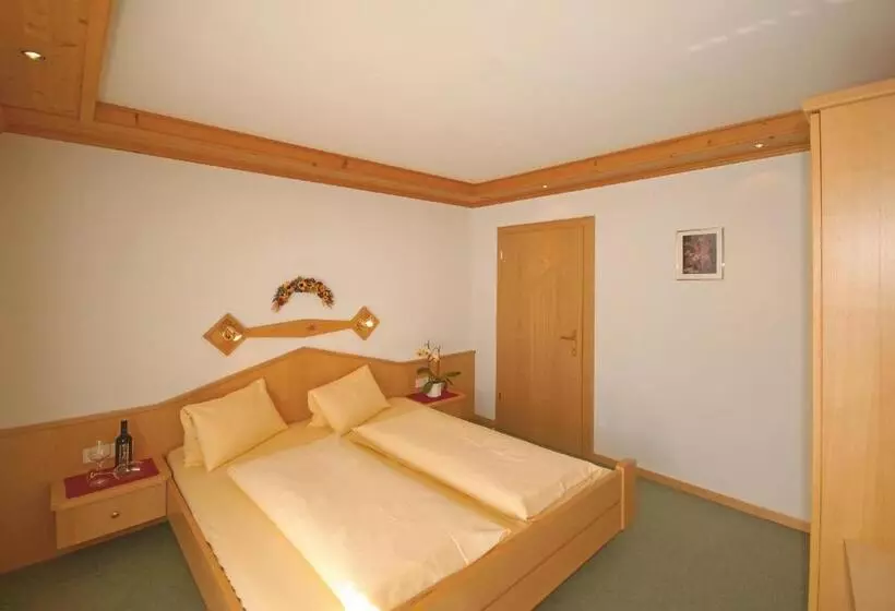 Aamiaismajoitus (B&B) Landhaus Gensbichler