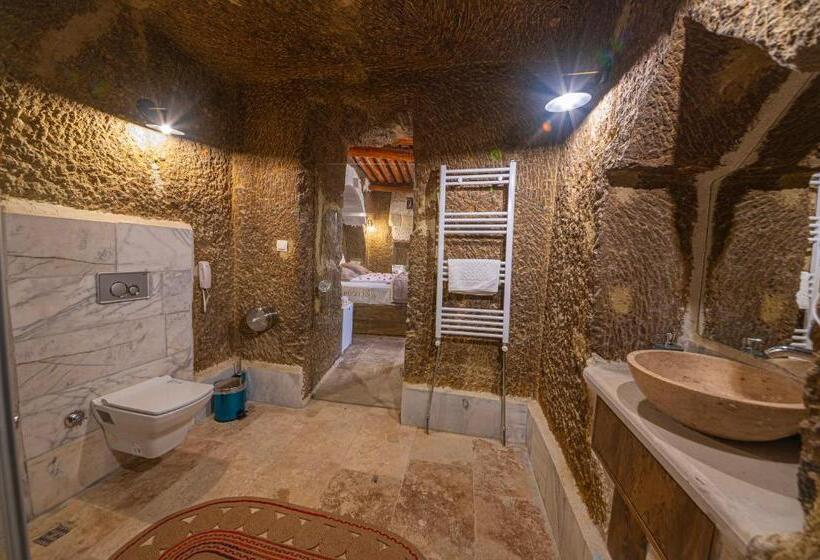 هتل Belenus Cave House