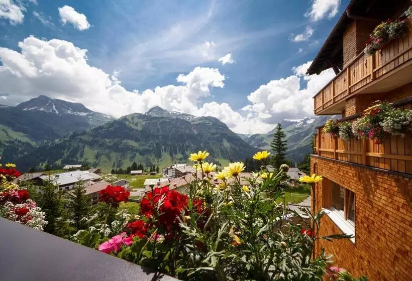 Hotelli Burgwald   Ski In & Ski Out