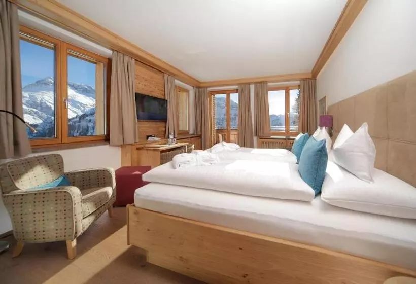 Hotelli Burgwald   Ski In & Ski Out