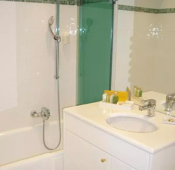 Hotelli Burgwald   Ski In & Ski Out