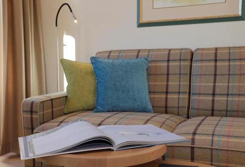 هتل Burgwald Ski In & Ski Out