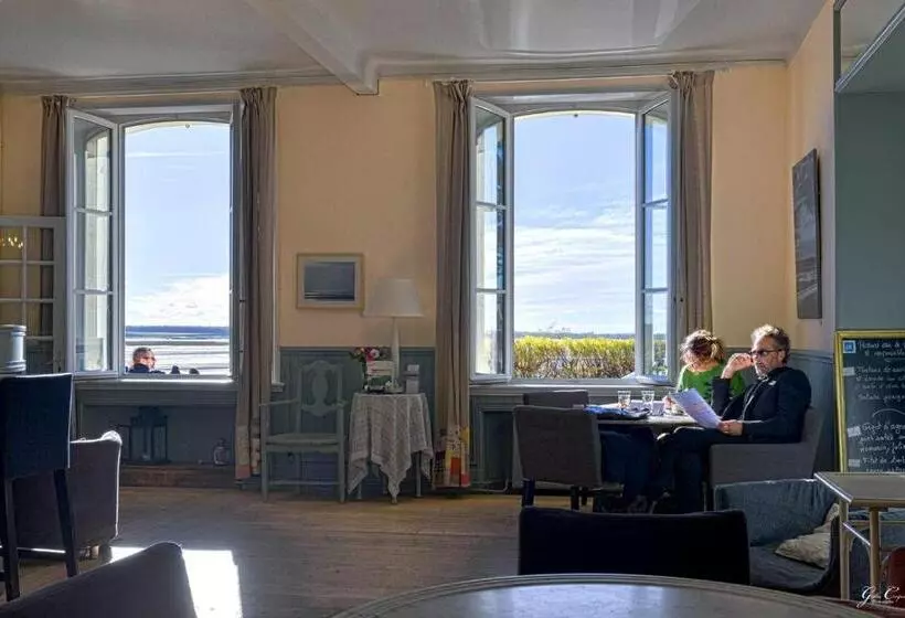 ホテル Restaurant Les Tourelles