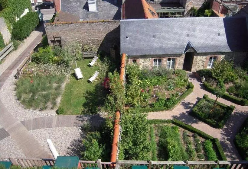 ホテル Restaurant Les Tourelles