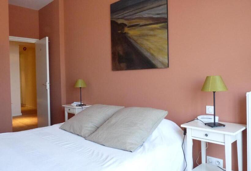 ホテル Restaurant Les Tourelles