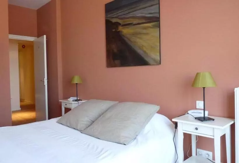 ホテル Restaurant Les Tourelles