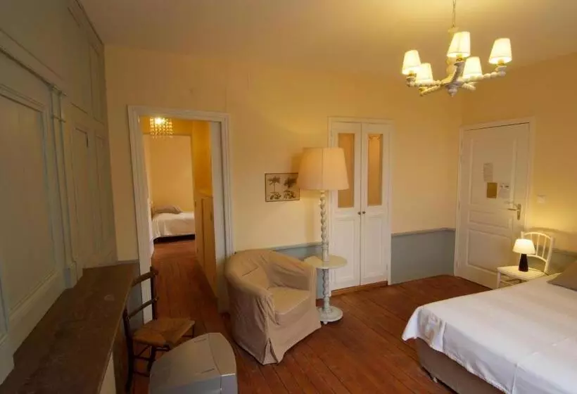 ホテル Restaurant Les Tourelles