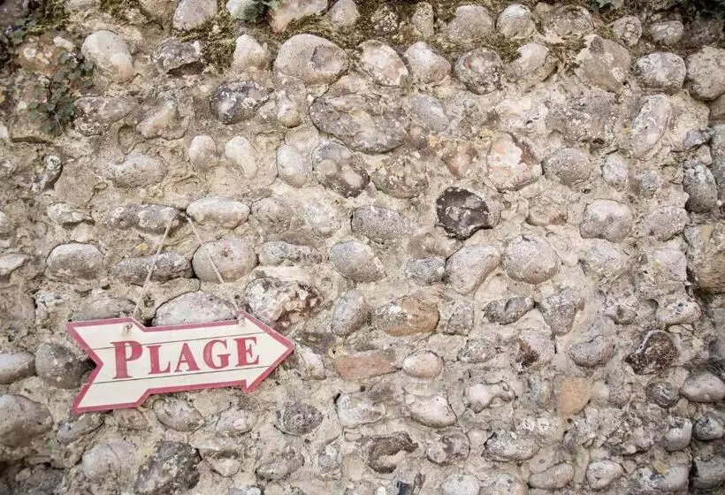 ホテル Restaurant Les Tourelles