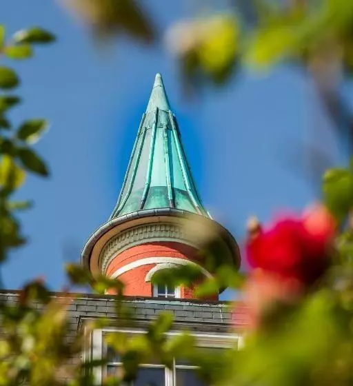 ホテル Restaurant Les Tourelles