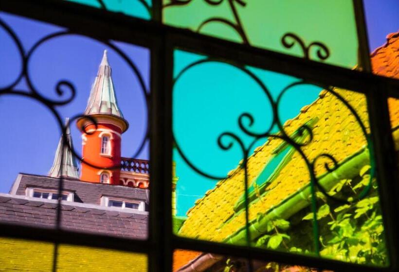 ホテル Restaurant Les Tourelles