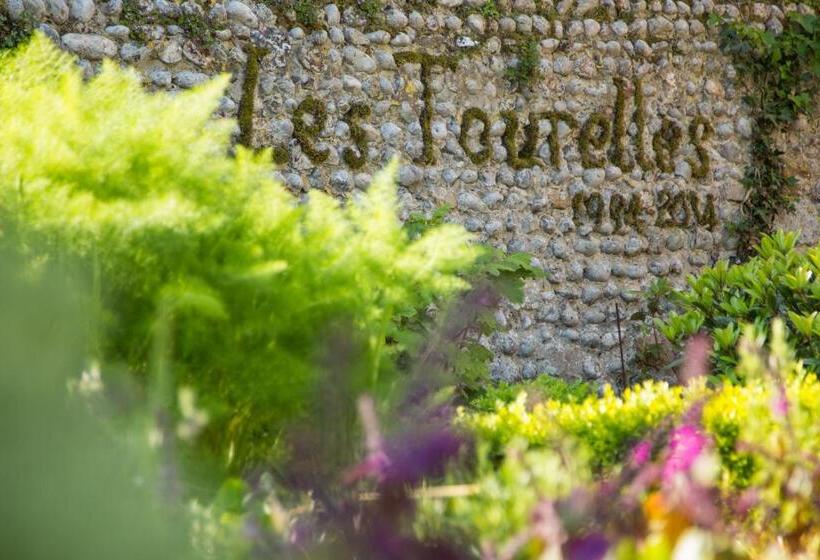 ホテル Restaurant Les Tourelles