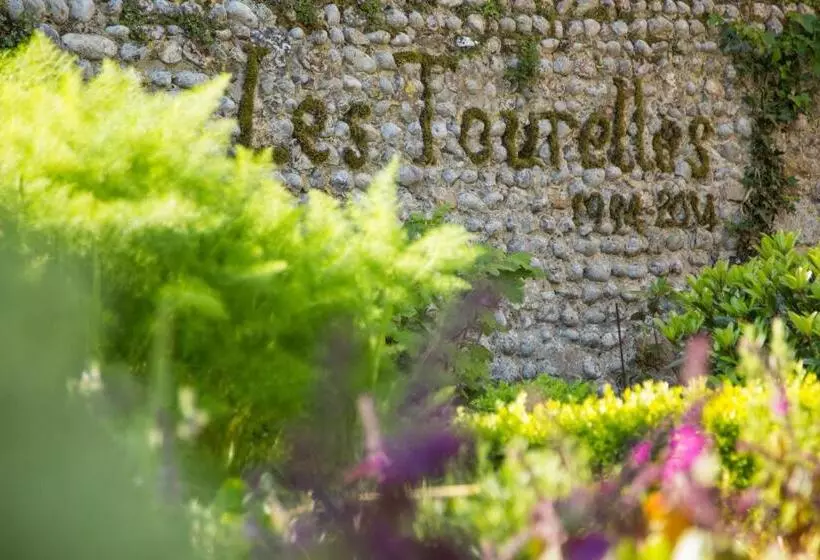 ホテル Restaurant Les Tourelles