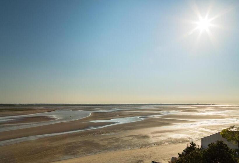 ホテル Restaurant Les Tourelles