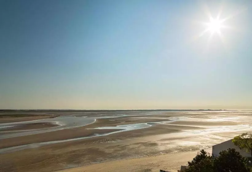 ホテル Restaurant Les Tourelles