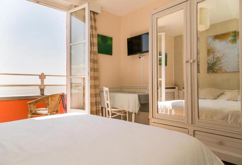 ホテル Restaurant Les Tourelles