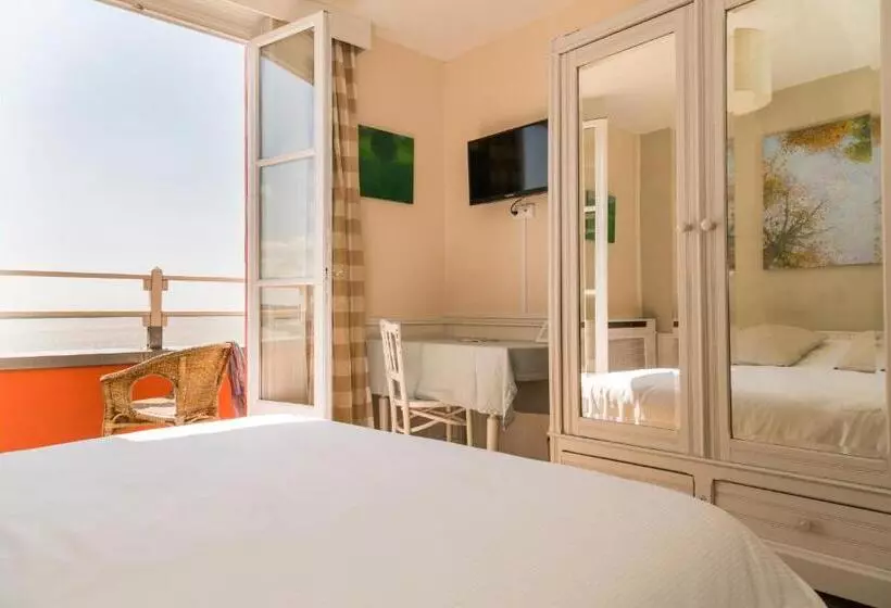 ホテル Restaurant Les Tourelles