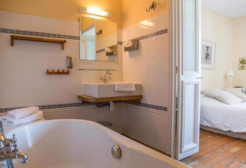 ホテル Restaurant Les Tourelles