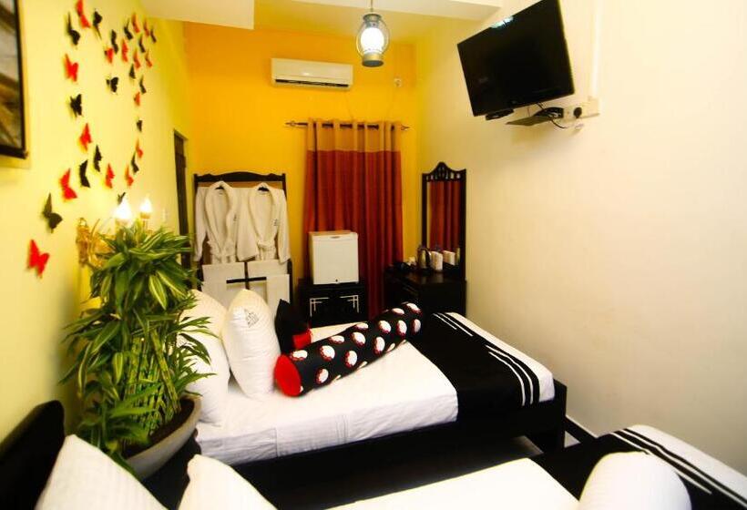 فندق White House