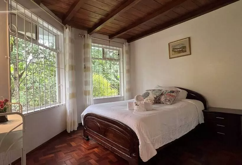 Hotelli Deluxe Volcán