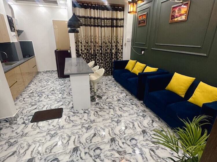 酒店 Goroomgo Omasha Residency Noida