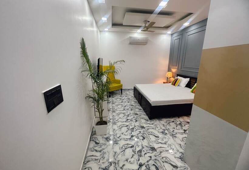 酒店 Goroomgo Omasha Residency Noida