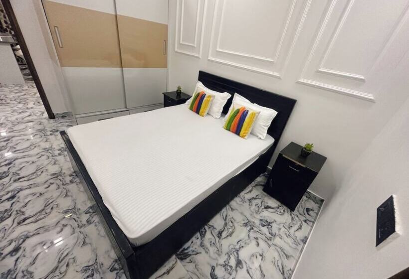 酒店 Goroomgo Omasha Residency Noida