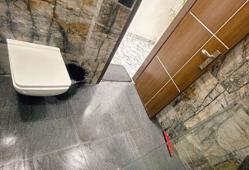 酒店 Goroomgo Omasha Residency Noida